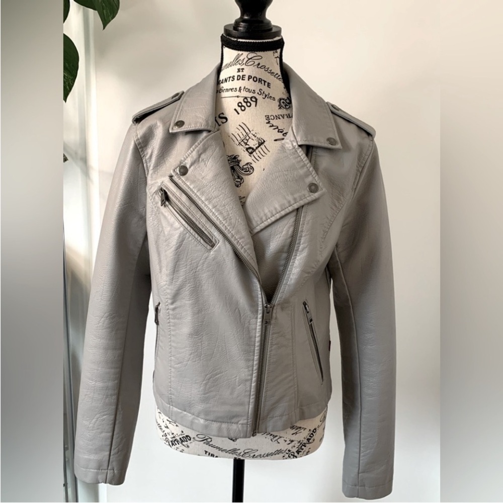 Levi’s Stylish Gray Faux Leather Women's Jacket - Picture 3 of 3